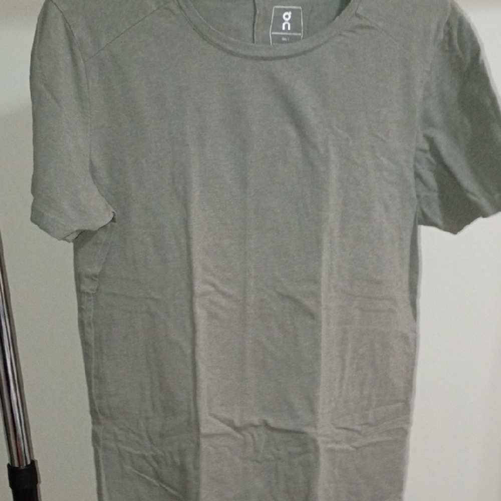 On Running Men's Gray Short Sleeve Tee